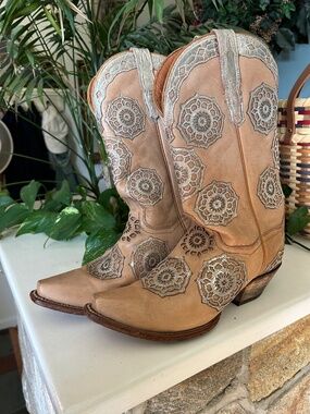 Cowgirl Boots size 8 Dan Post Leather Natural Silver Circus Flower Western Boho